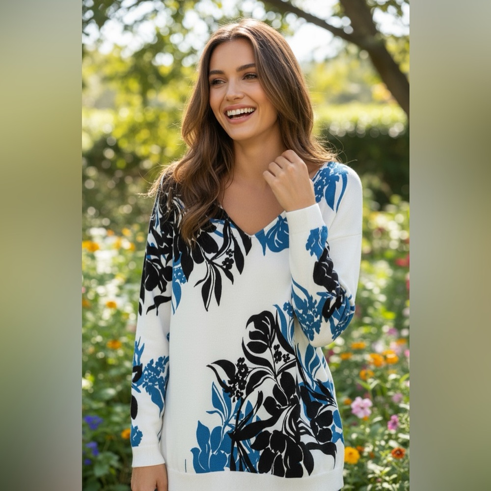 Chico’s Floral V-Neck Sweater Medium White Black Blue Lightweight Knit